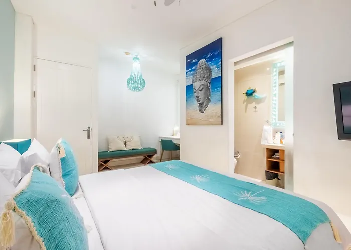 Aq-va & Seminyak Hotel