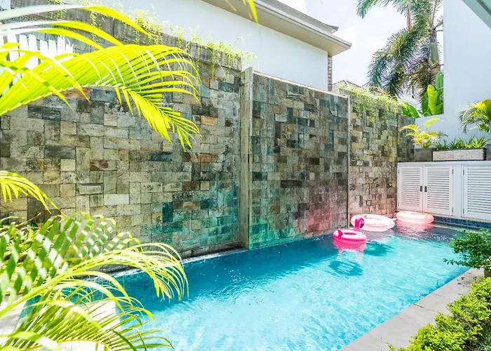 Aq-va & Seminyak Hotel 4*