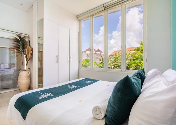 Hotel Aq-va & Seminyak Legian (Bali)
