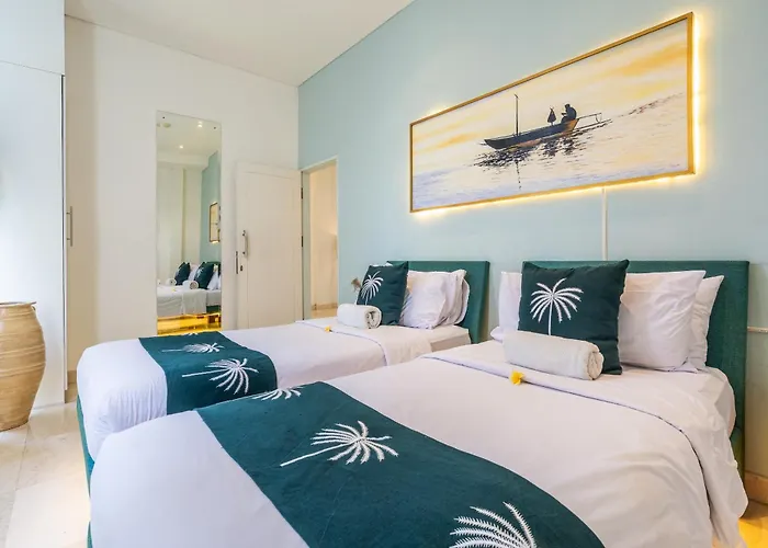 Aq-va & Seminyak 4*