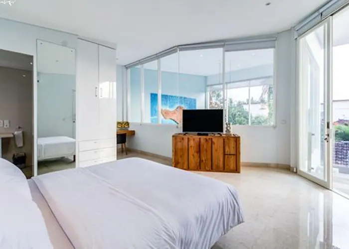 Aq-va & Seminyak Hotel 4*