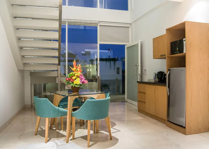 Aq-va & Seminyak Hotel Legian (Bali)