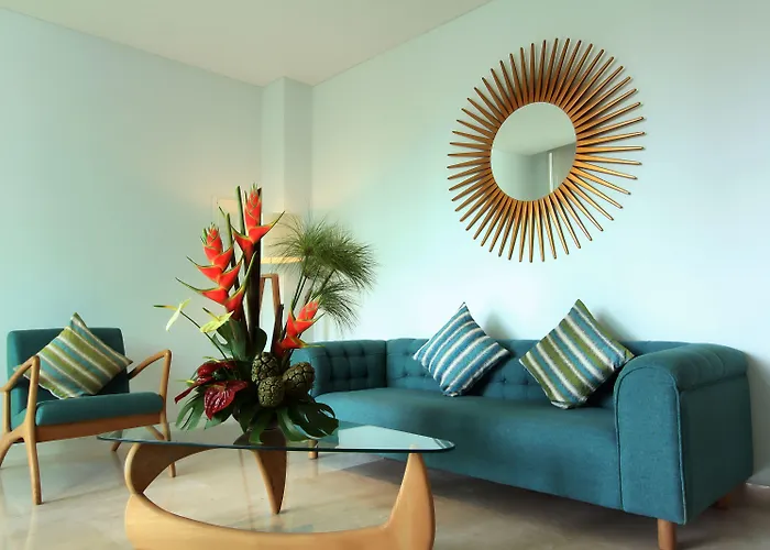 Aq-va & Seminyak Hotel Legian (Bali)